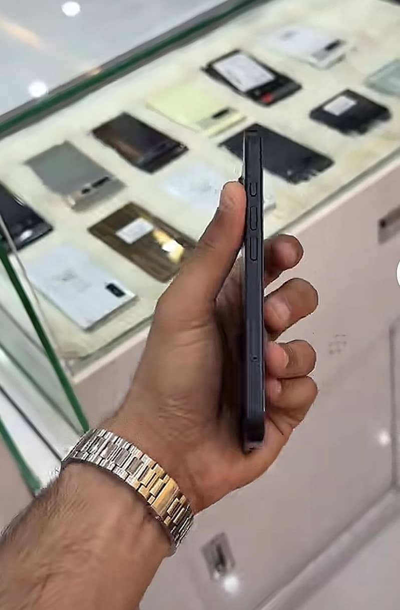 Apple iPhone 16 1