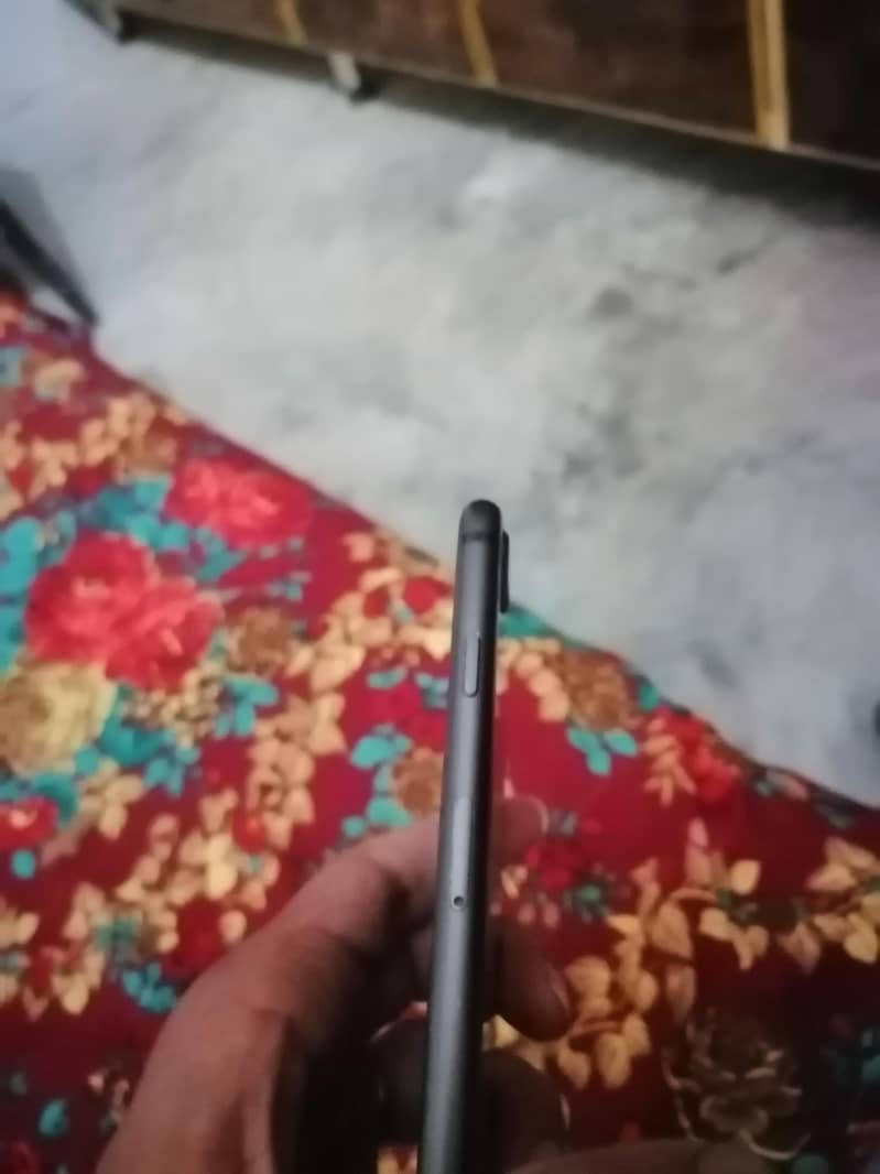 Apple iPhone 8 Plus 4