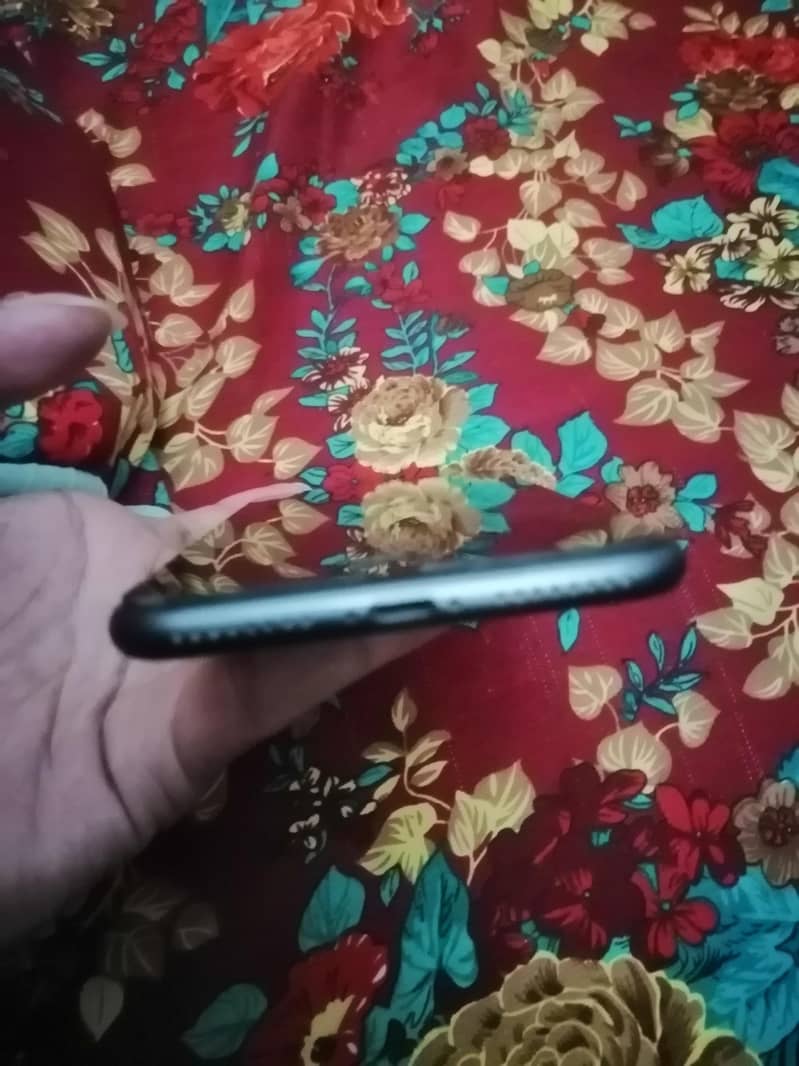 Apple iPhone 8 Plus 5
