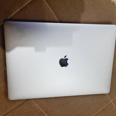 MacBook Pro Intel Core i9 | 32GB RAM | 500GB SSD | Radeon Pro