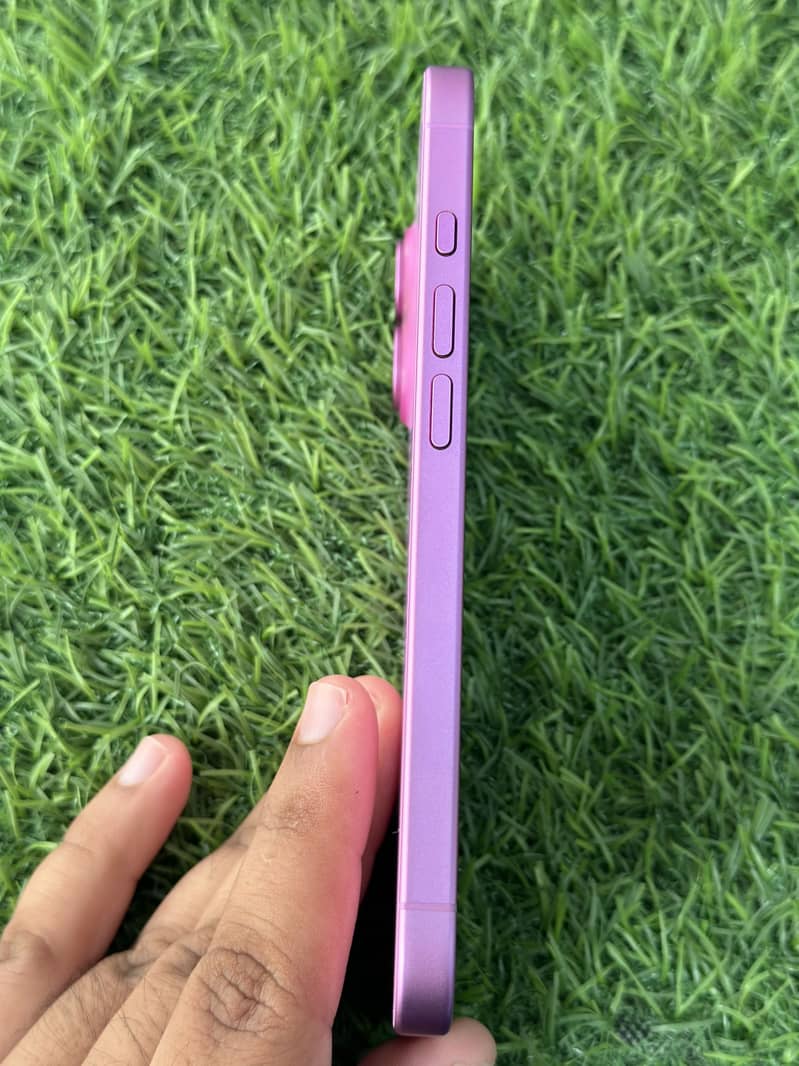 Apple iPhone 16 4