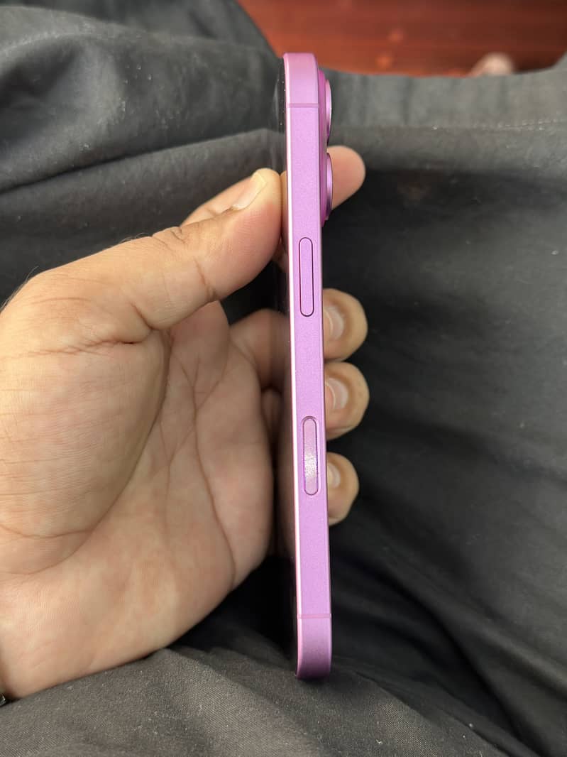 Apple iPhone 16 5