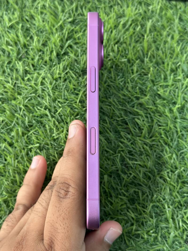 Apple iPhone 16 6