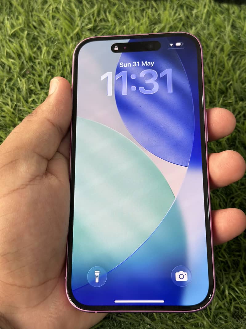 Apple iPhone 16 7