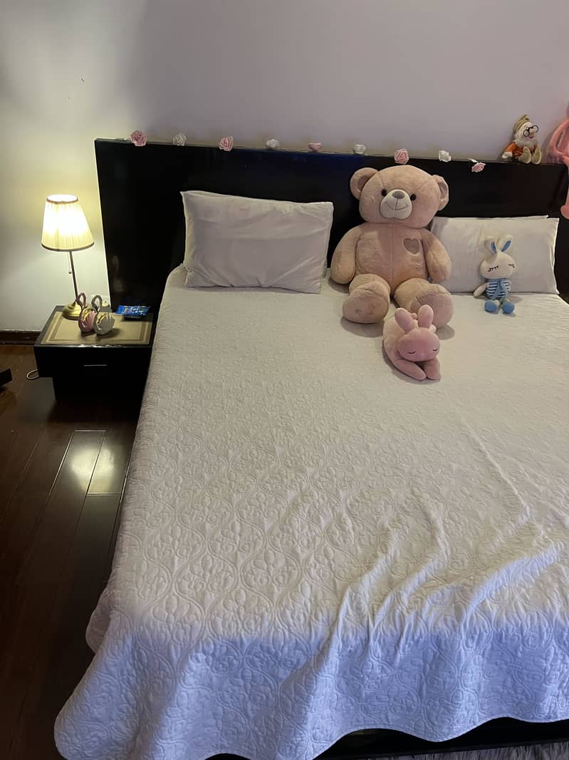 Bed and side tables 2