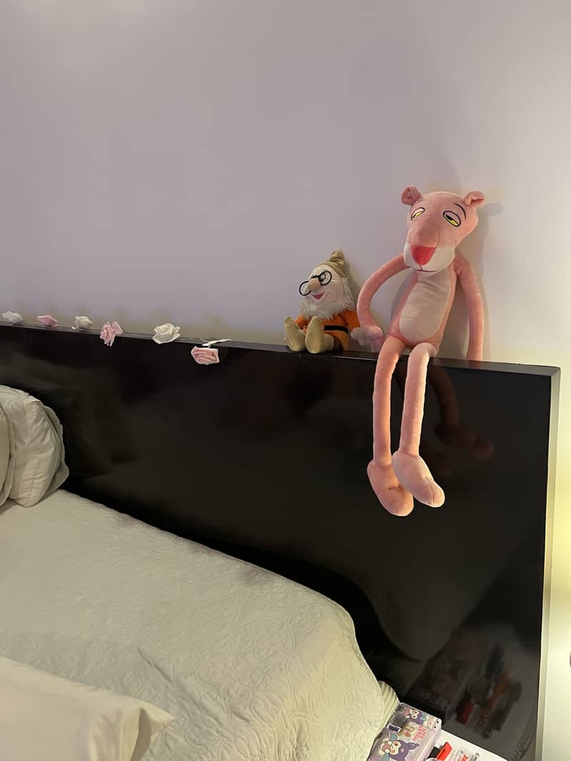 Bed and side tables 3