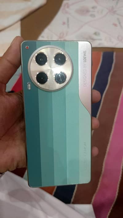 Tecno CAMON 30