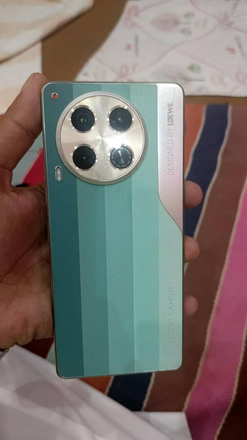 Tecno CAMON 30 0