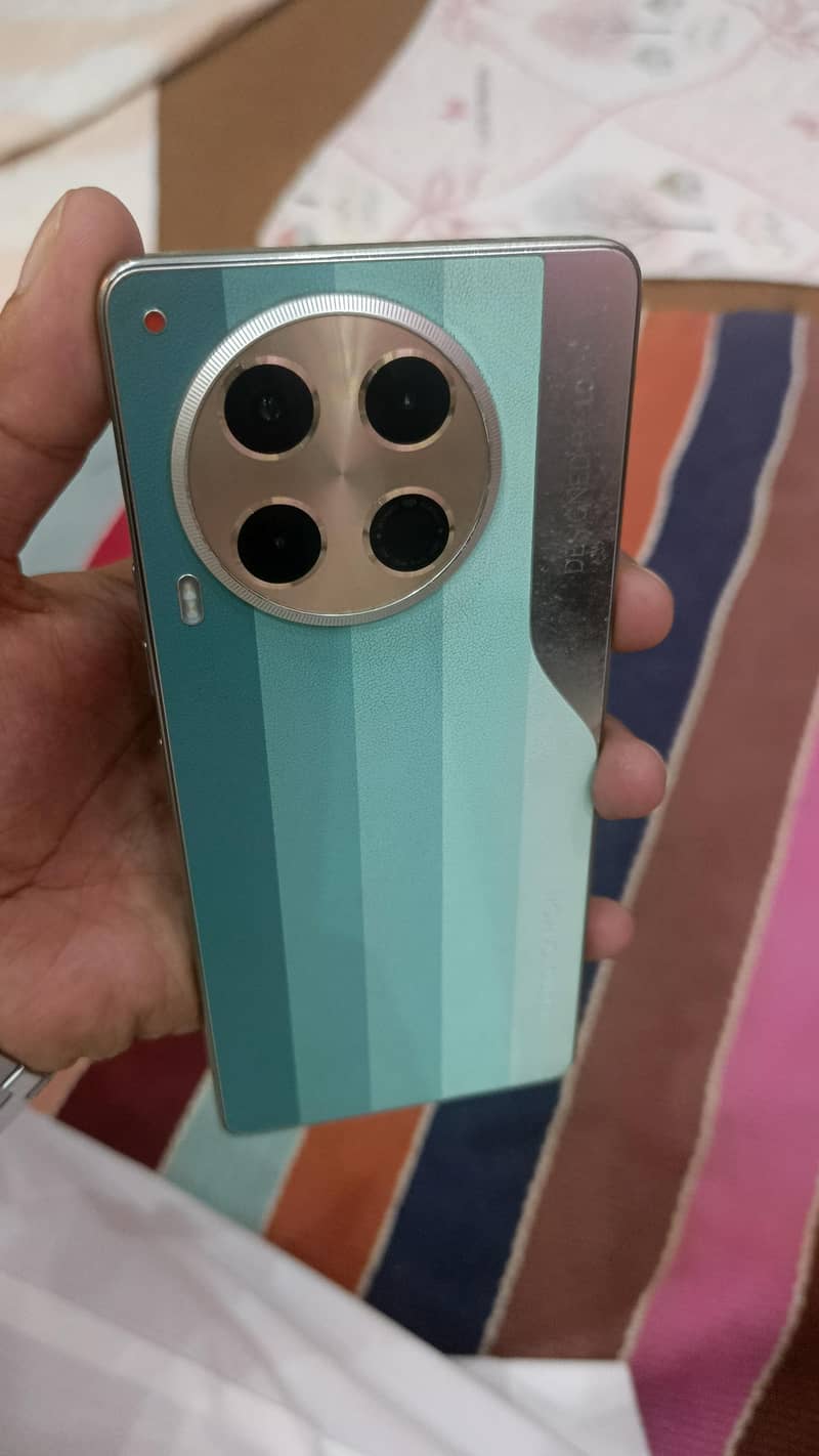 Tecno CAMON 30 1