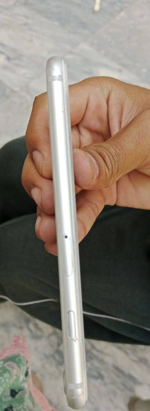 Apple iPhone 8 3