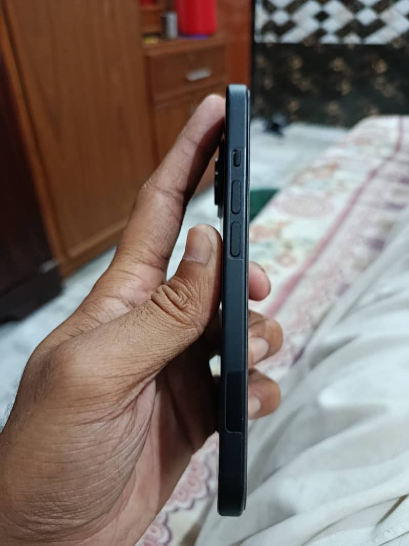 iPhone 15 3