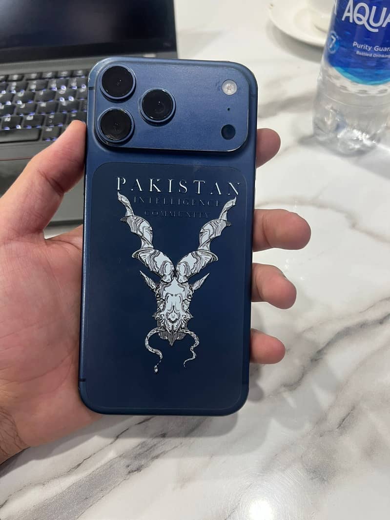 Apple iPhone 17 Pro Max 4