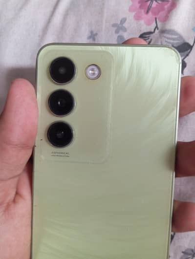 Vivo Y100