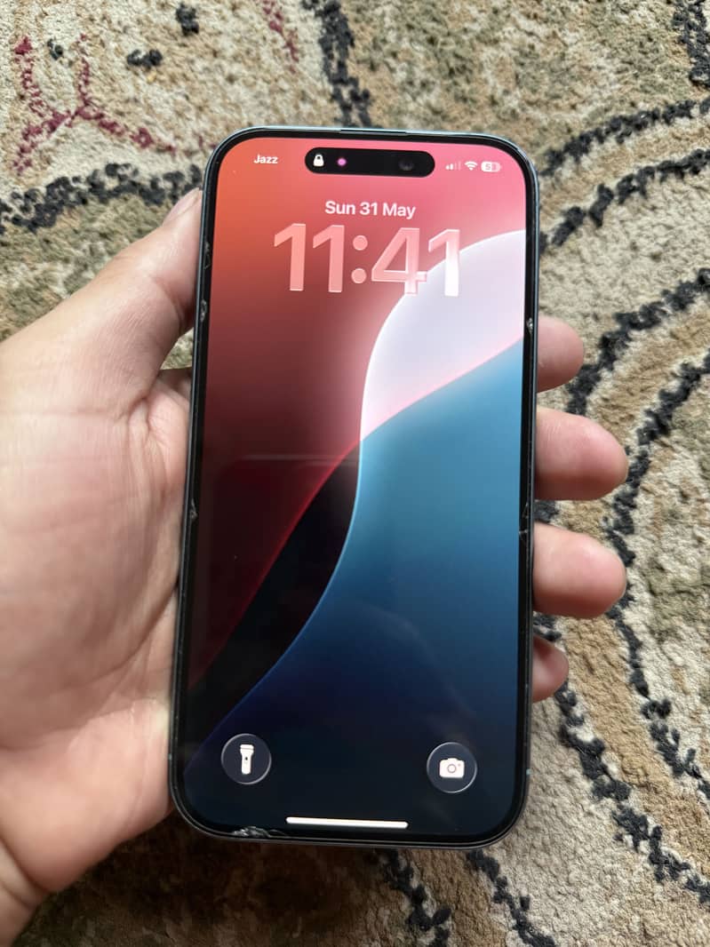 Apple iPhone 16 3