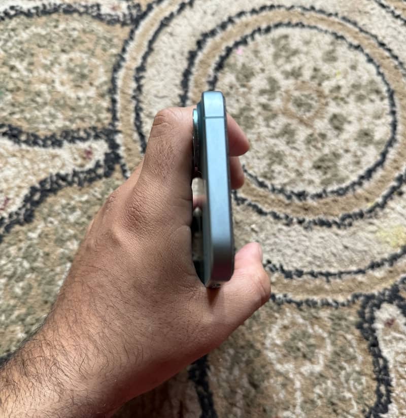 Apple iPhone 16 6