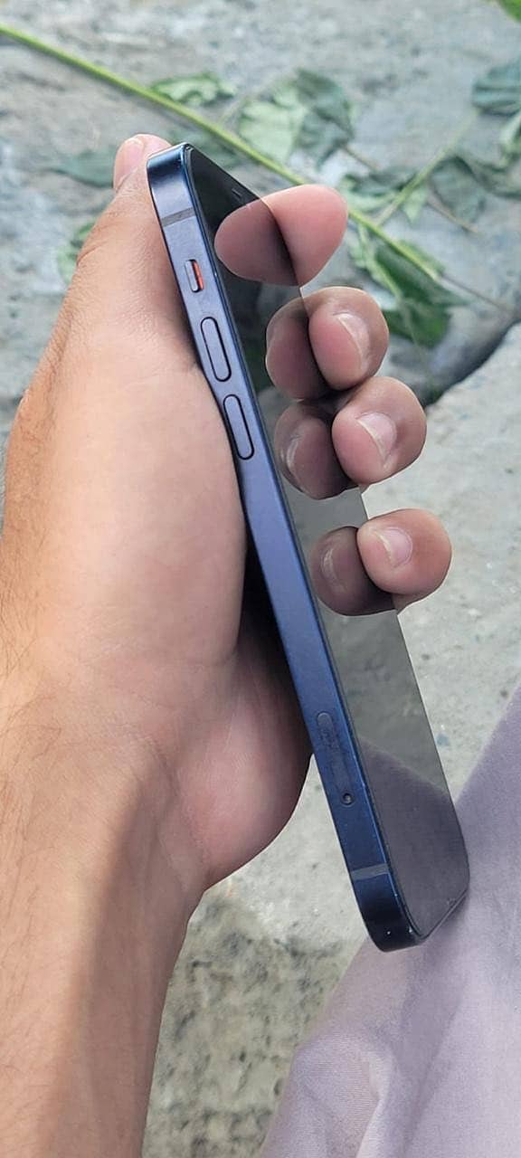 Apple iPhone 12 3