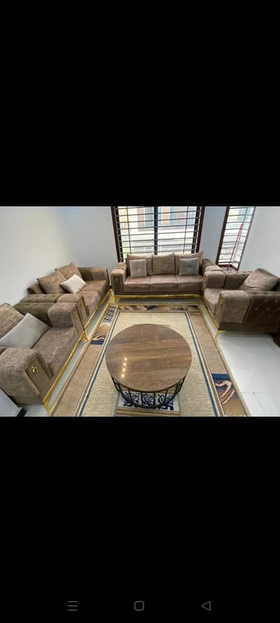 7-seater sofa set with central round table and central carpet