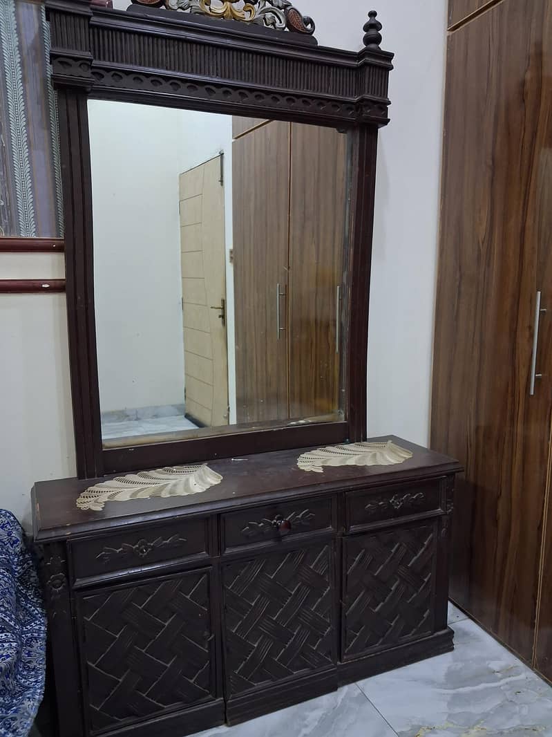 Bed,dreesing Table 1