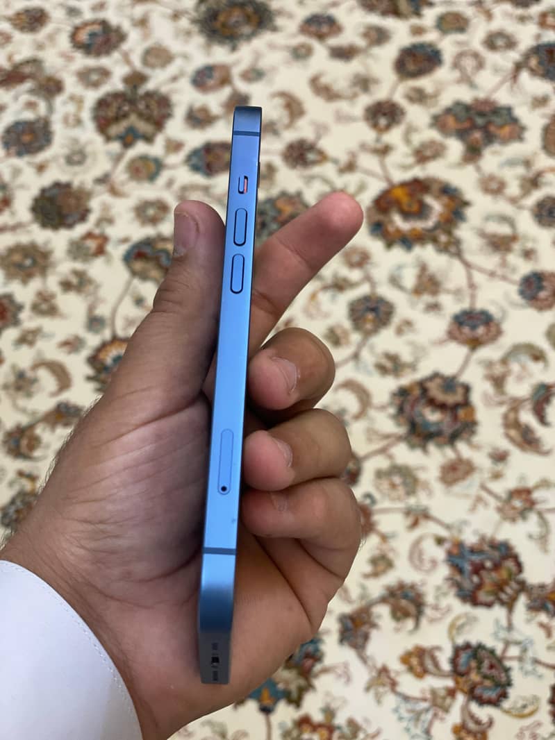 Apple iPhone 13 2