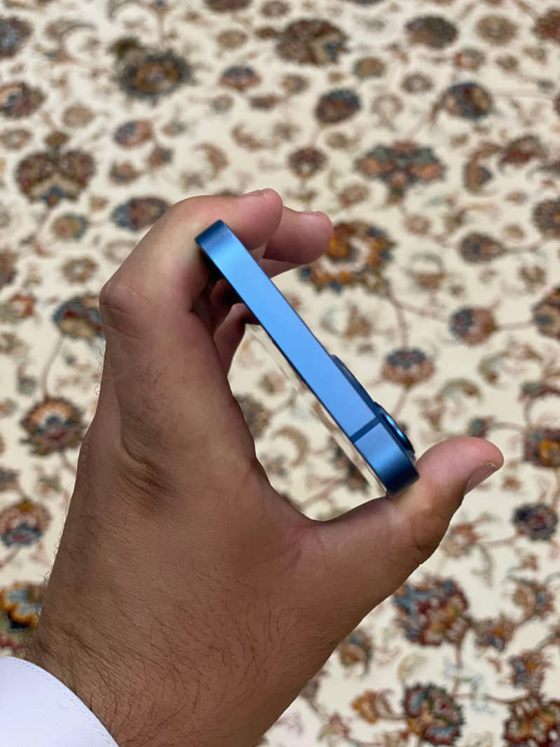 Apple iPhone 13 4