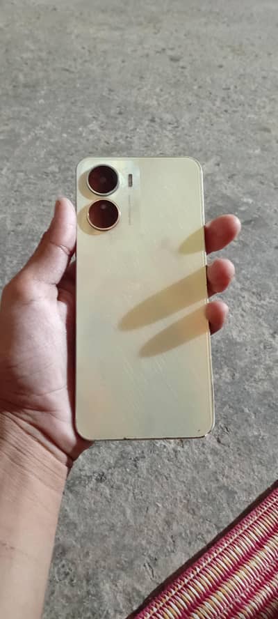 Vivo Y16