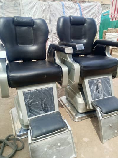 2 Hair dresser chairs