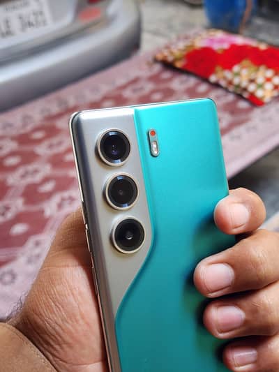 Tecno camon 40 pro