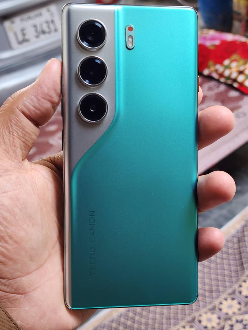 Tecno camon 40 pro 1