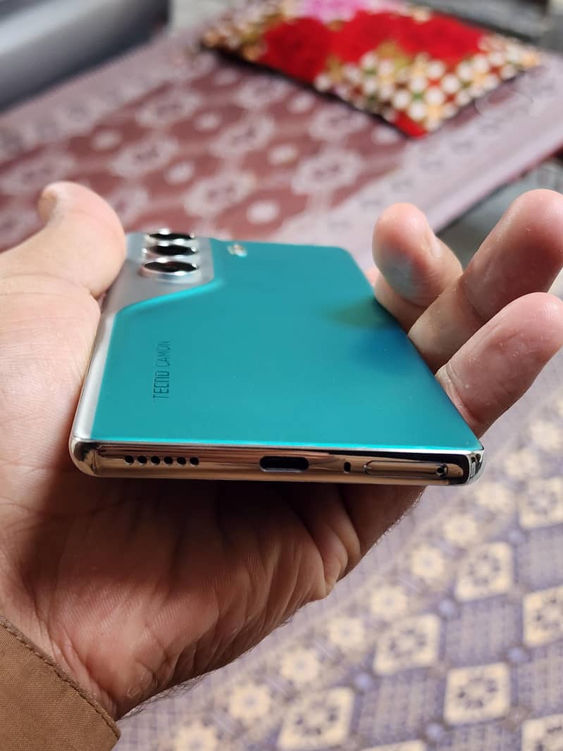 Tecno camon 40 pro 3