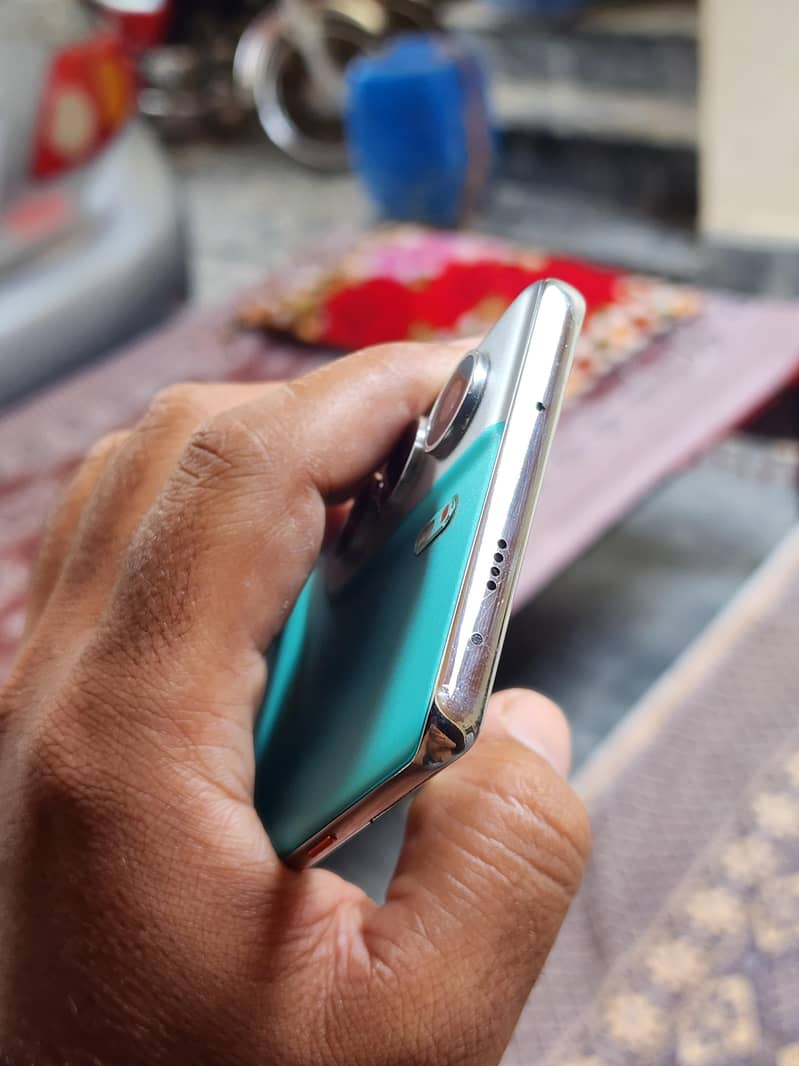 Tecno camon 40 pro 8