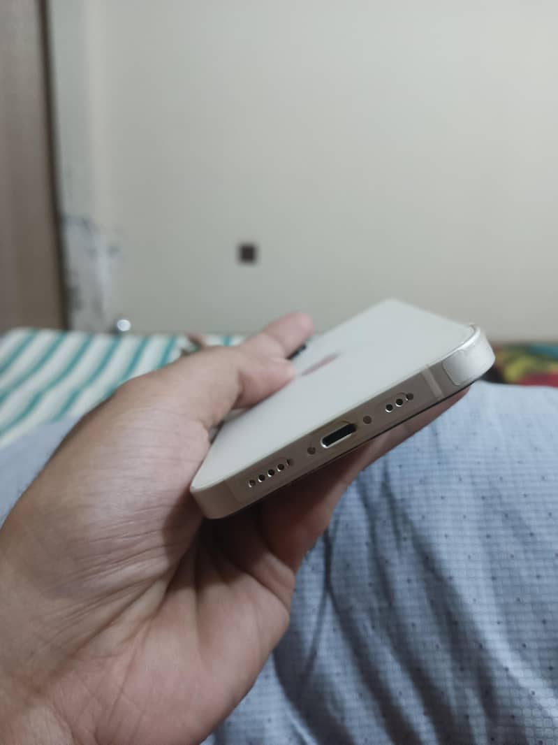 Apple iPhone 13 0