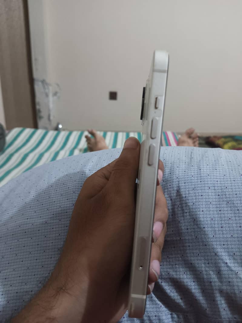 Apple iPhone 13 4