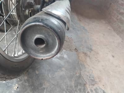 125 seat and silencer or battery