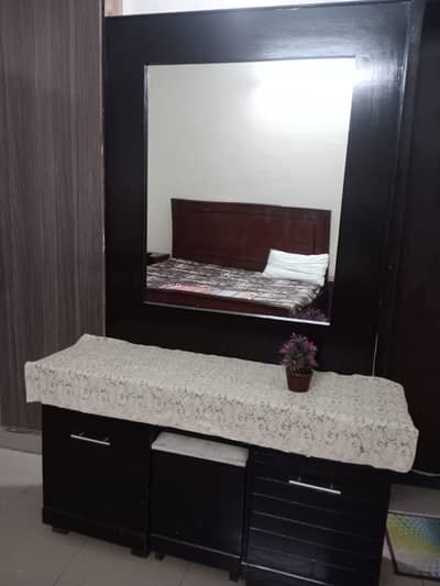 1 Dressing Table with Seat +  2 Drawers