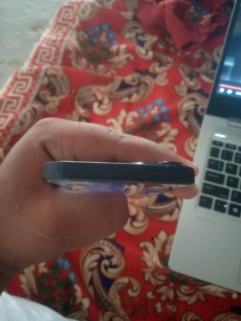 Apple iPhone 13 2
