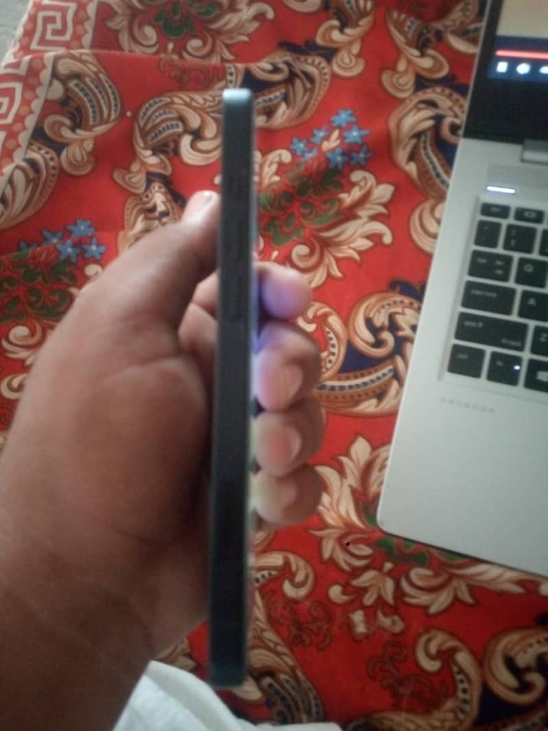 Apple iPhone 13 3