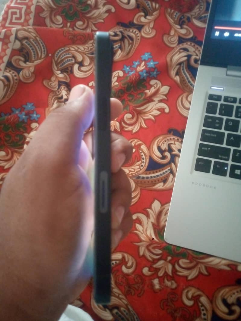 Apple iPhone 13 5