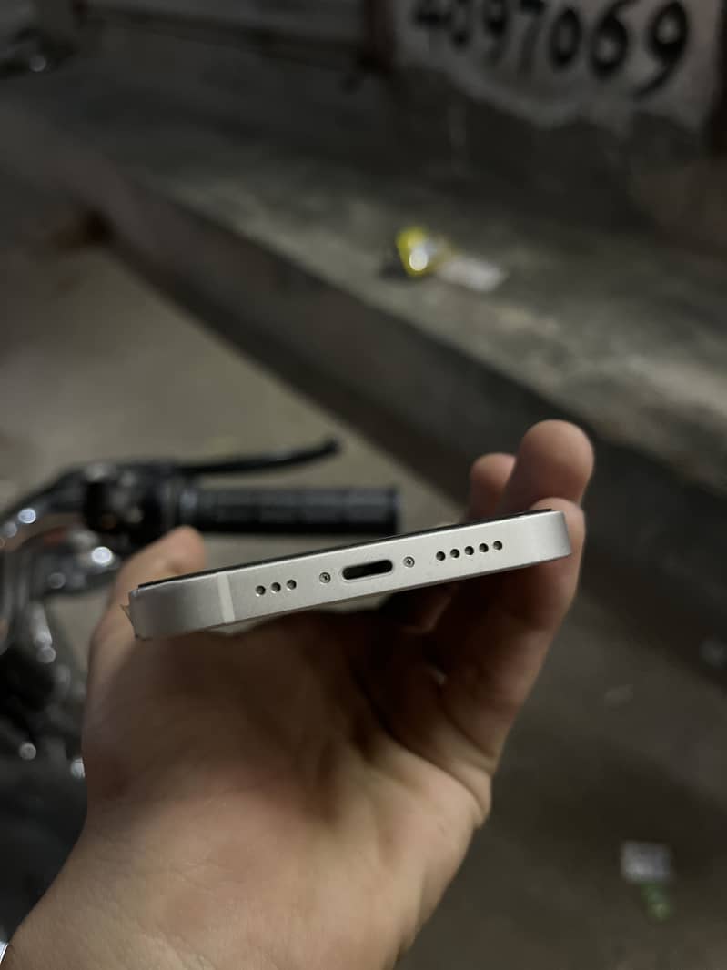 Apple iPhone 13 0