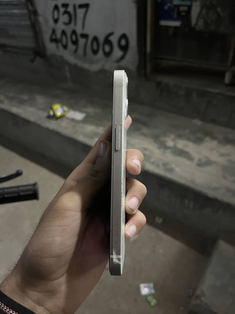 Apple iPhone 13 3
