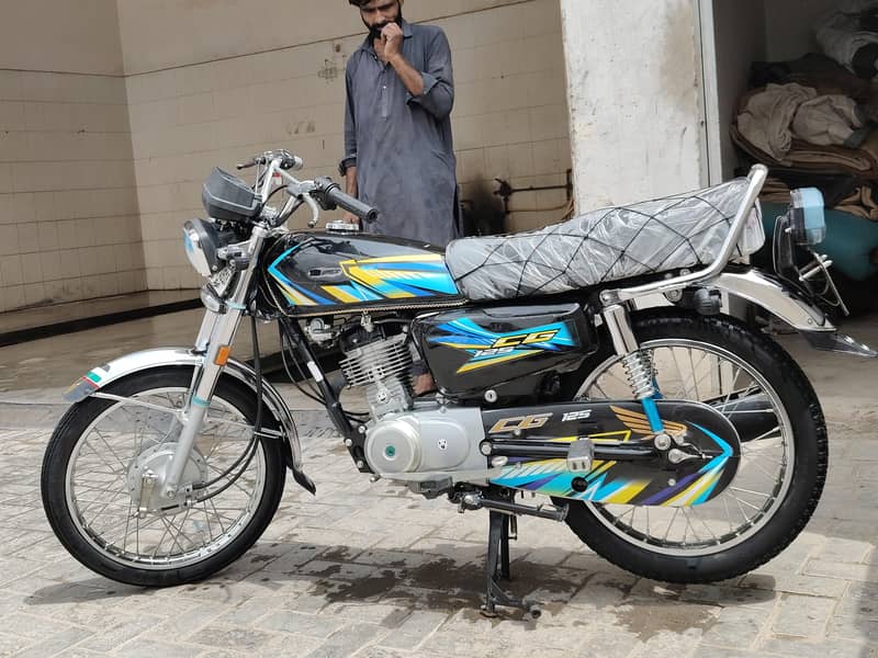Honda CG 125 Total Genuine model 2025-Mint Condition Saman. inculded 2