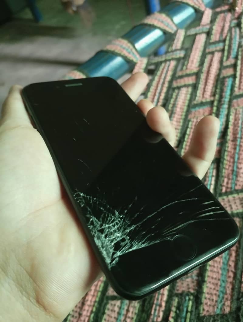 Apple iPhone 7 3