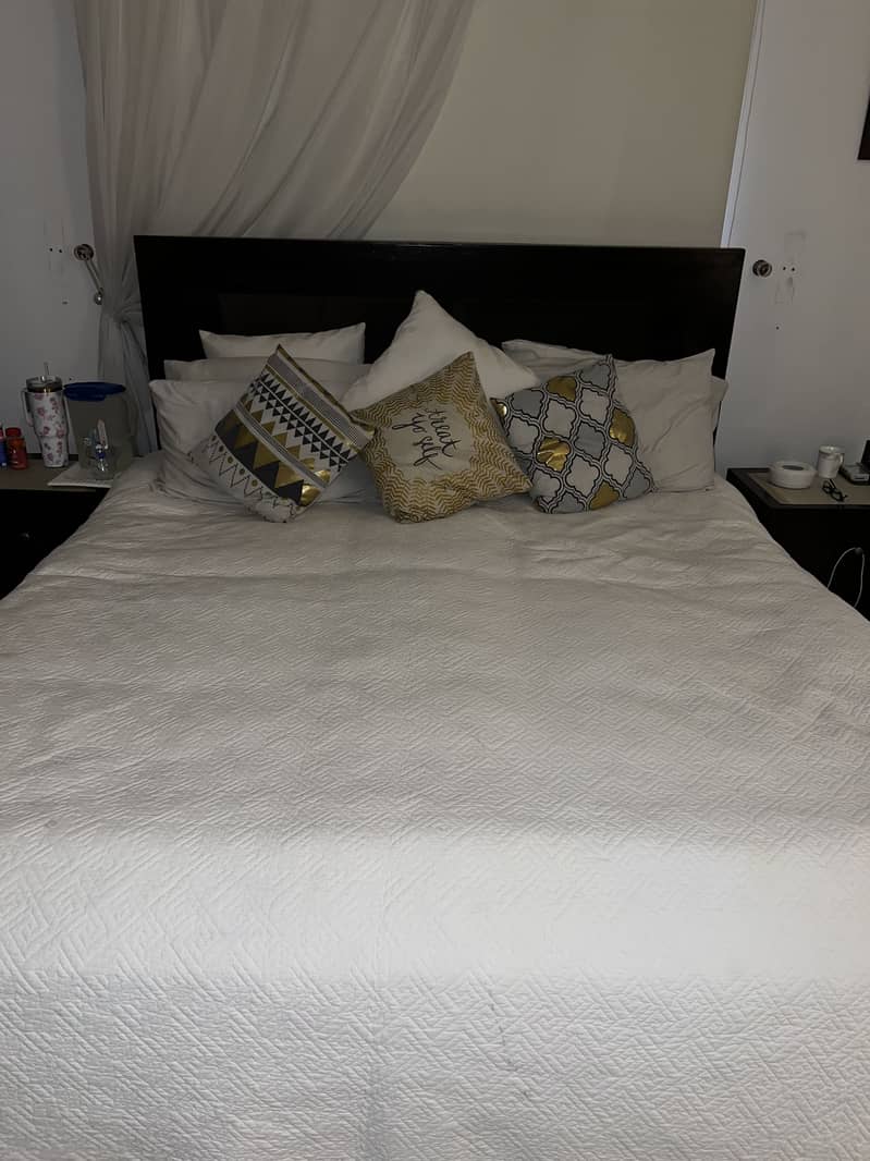 Bed abd Side Table 0