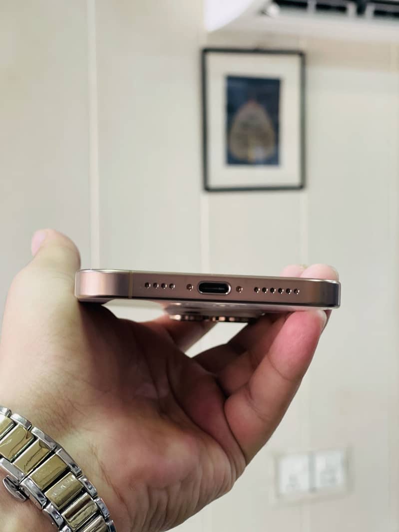 Apple iPhone 16 Pro Max 2