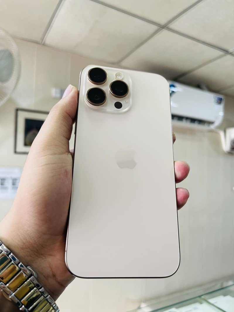 Apple iPhone 16 Pro Max 3