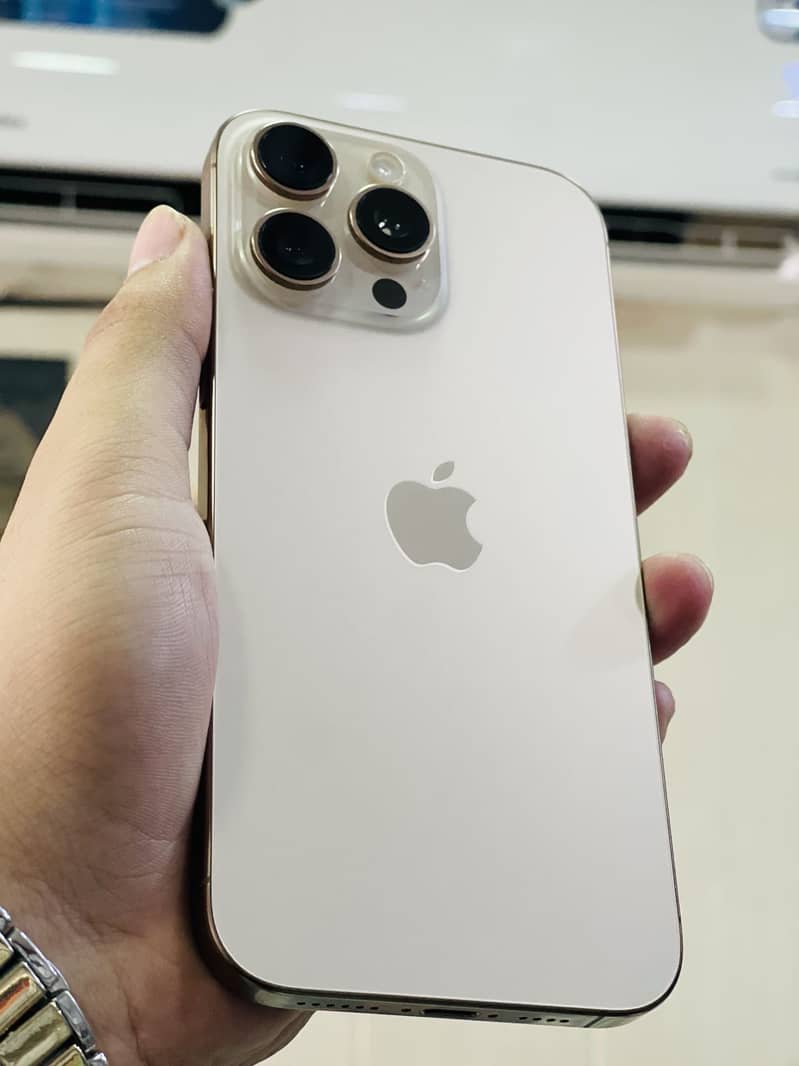 Apple iPhone 16 Pro Max 4
