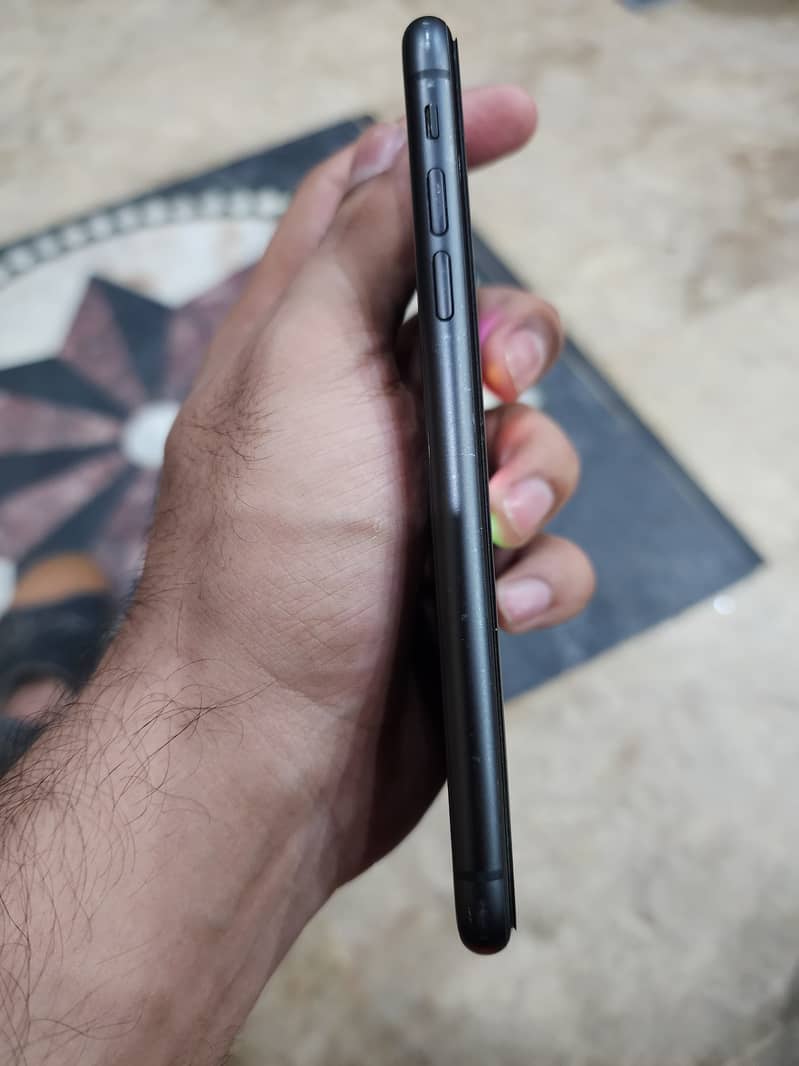 Apple iPhone 11 3