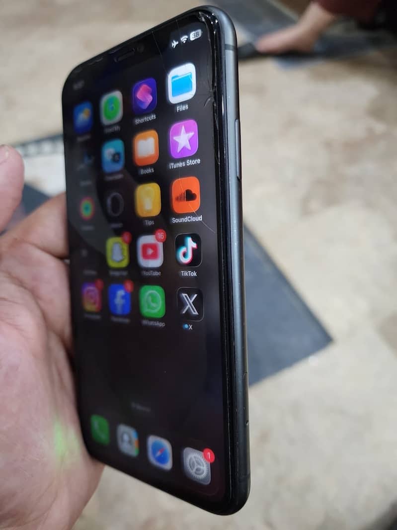 Apple iPhone 11 6