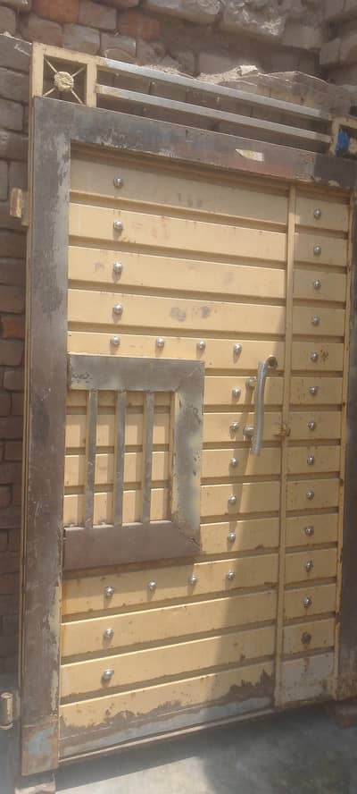 gate 4 feet