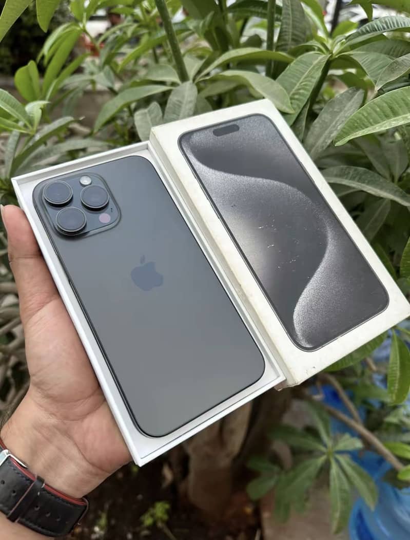 Apple iPhone 15 Pro Max 0