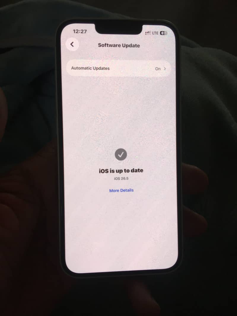Apple iPhone 16e 3